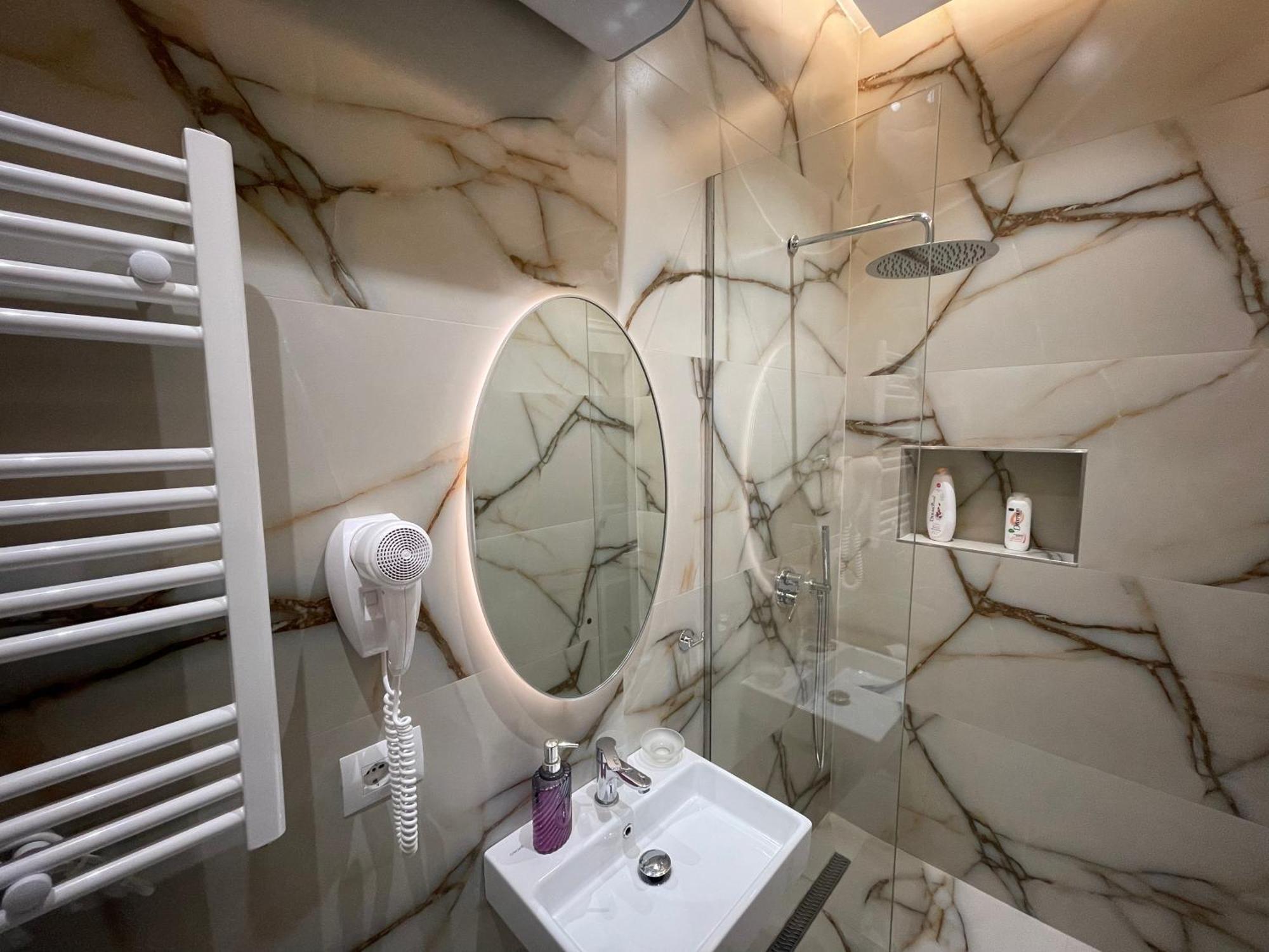 Hotel Vila 15 - Center تيرانا المظهر الخارجي الصورة