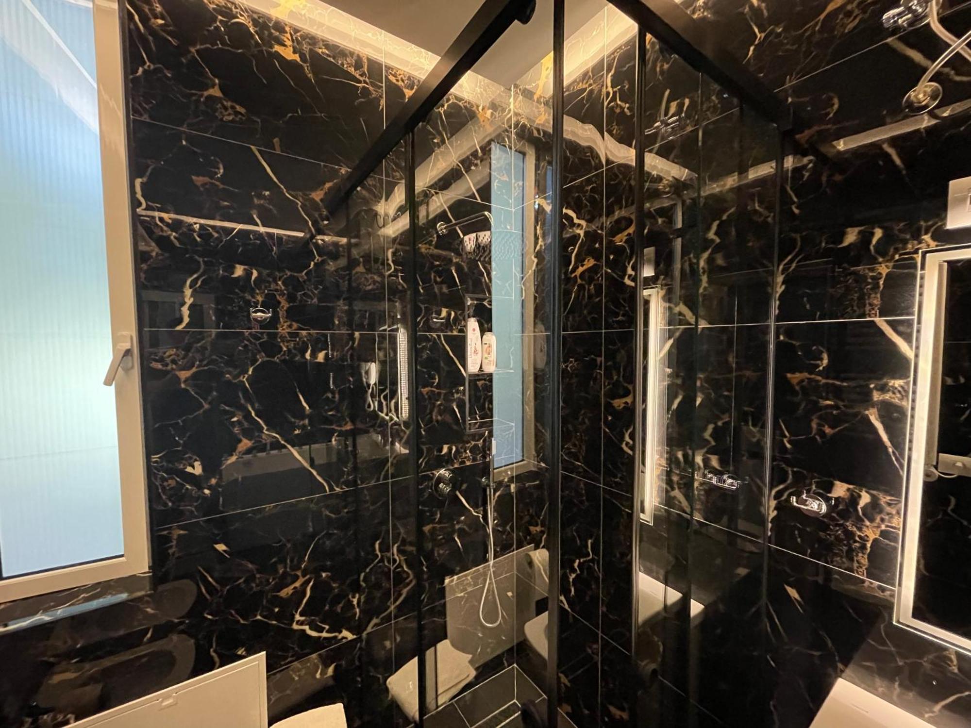 Hotel Vila 15 - Center تيرانا المظهر الخارجي الصورة