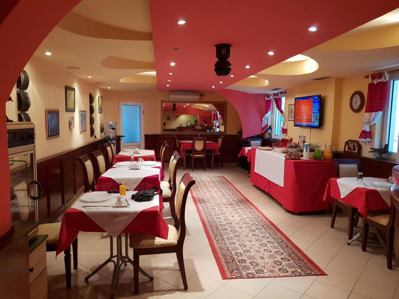 Hotel Vila 15 - Center تيرانا المظهر الخارجي الصورة